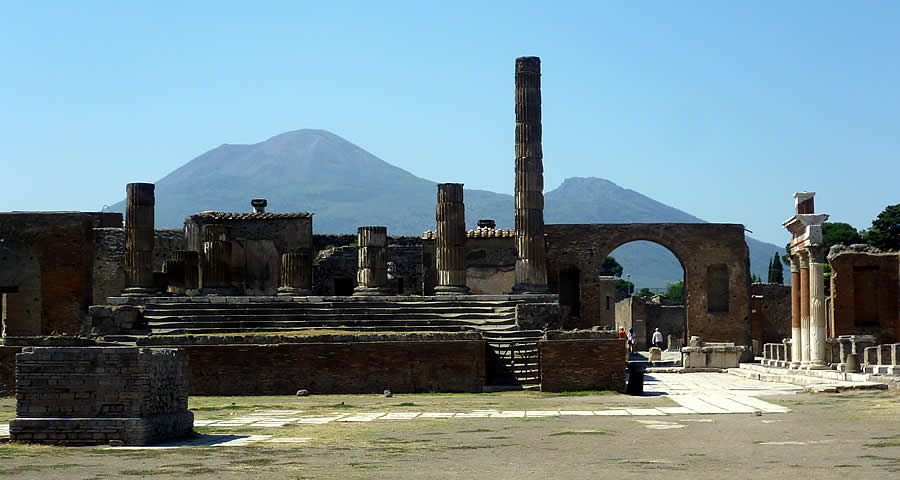 Italian family beach holiday Pompeii tours day trip Mount Vesuvius